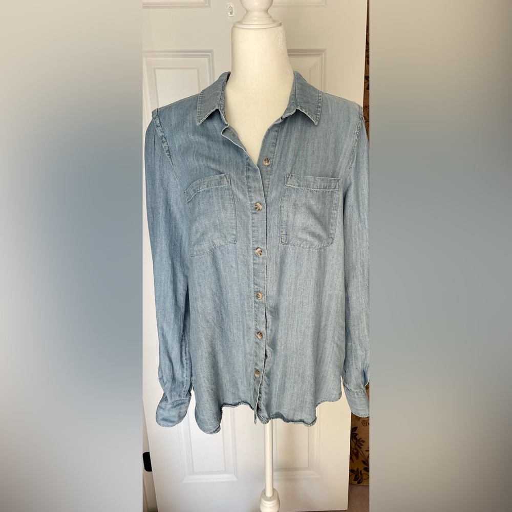 Democracy Chambray Button Down Shirt - Picture 7 of 9